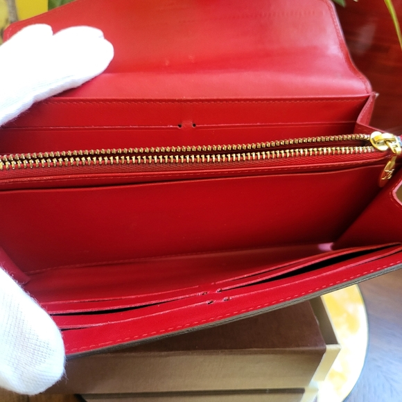 Louis Vuitton Patent Sweet Monogram Sarah Wallet Pomme D'Amour (COA) - Picture 11 of 16